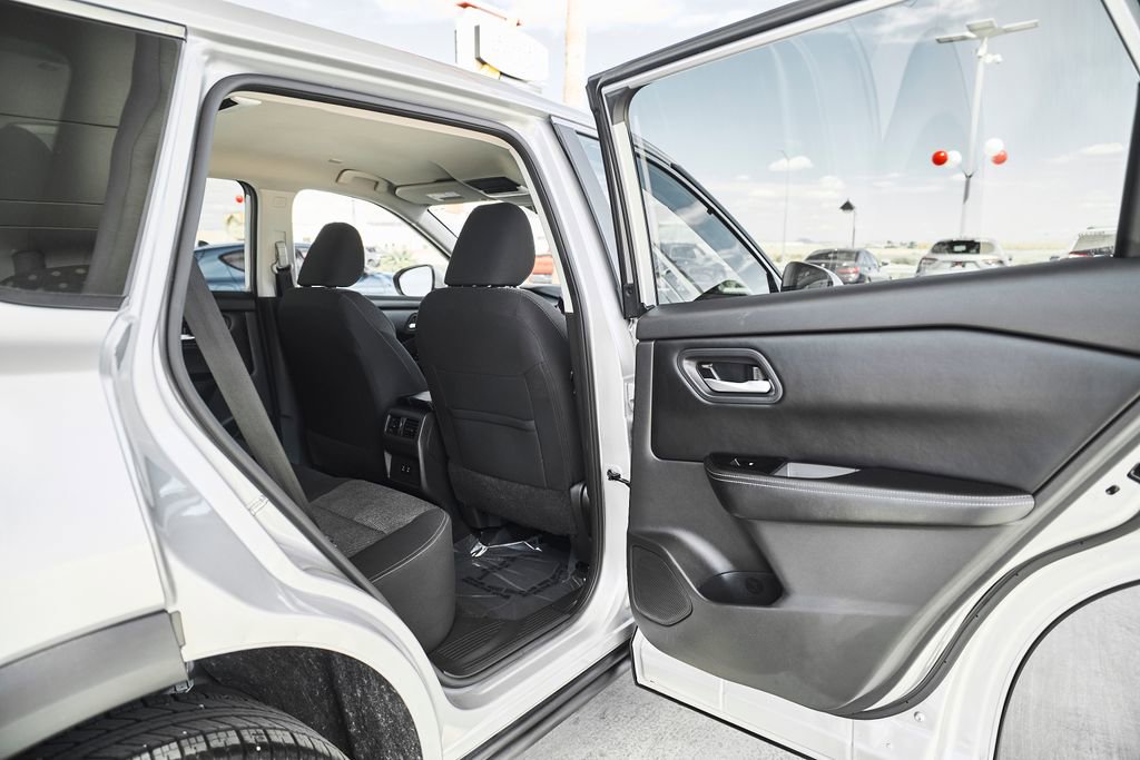 Used 2024 Nissan Rogue SV FWD image 12