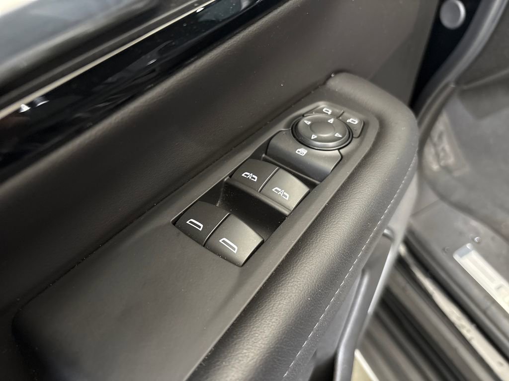 Used 2025 Chevrolet Tahoe LT AWD/4WD image 15