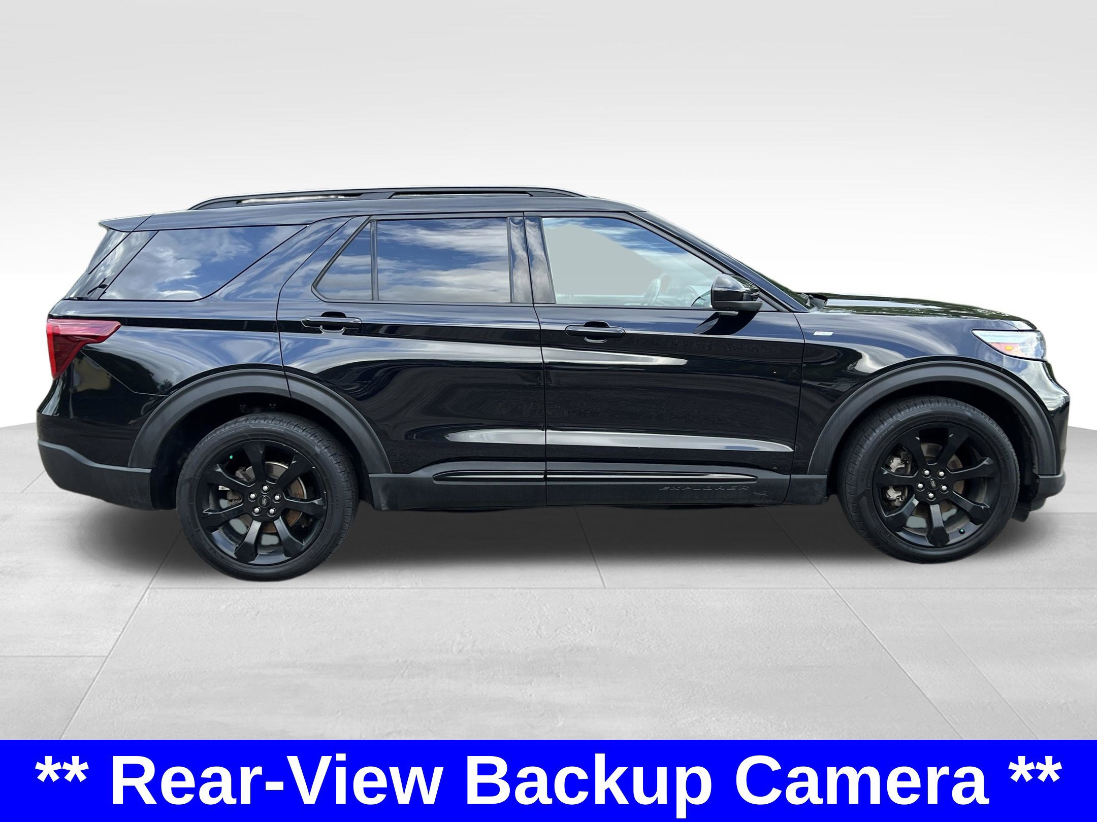 Used 2023 Ford Explorer ST-Line AWD/4WD image 5