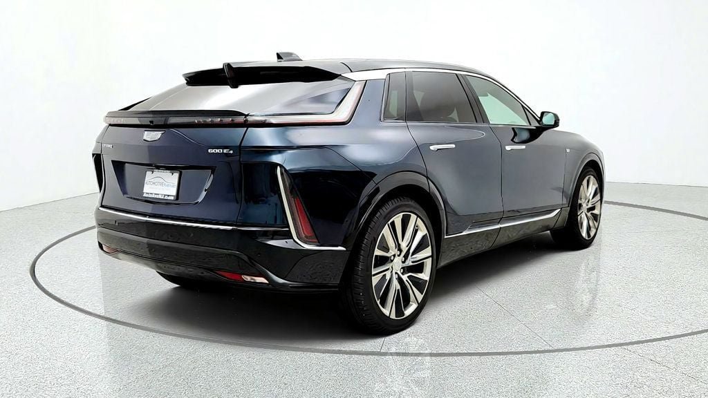 Used 2025 Cadillac Lyriq Luxury w/ LPO, Floor Liner Package AWD/4WD image 5