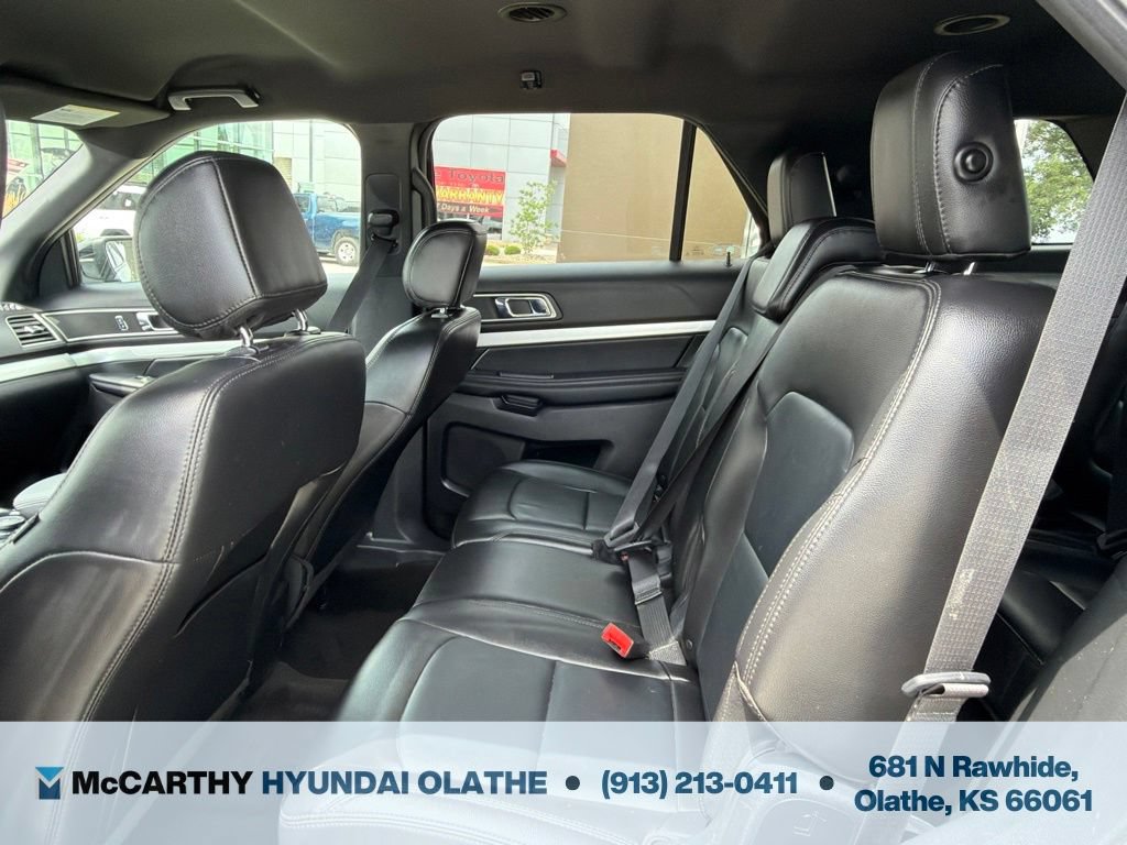 Used 2017 Ford Explorer XLT w/ Equipment Group 202A AWD/4WD image 5