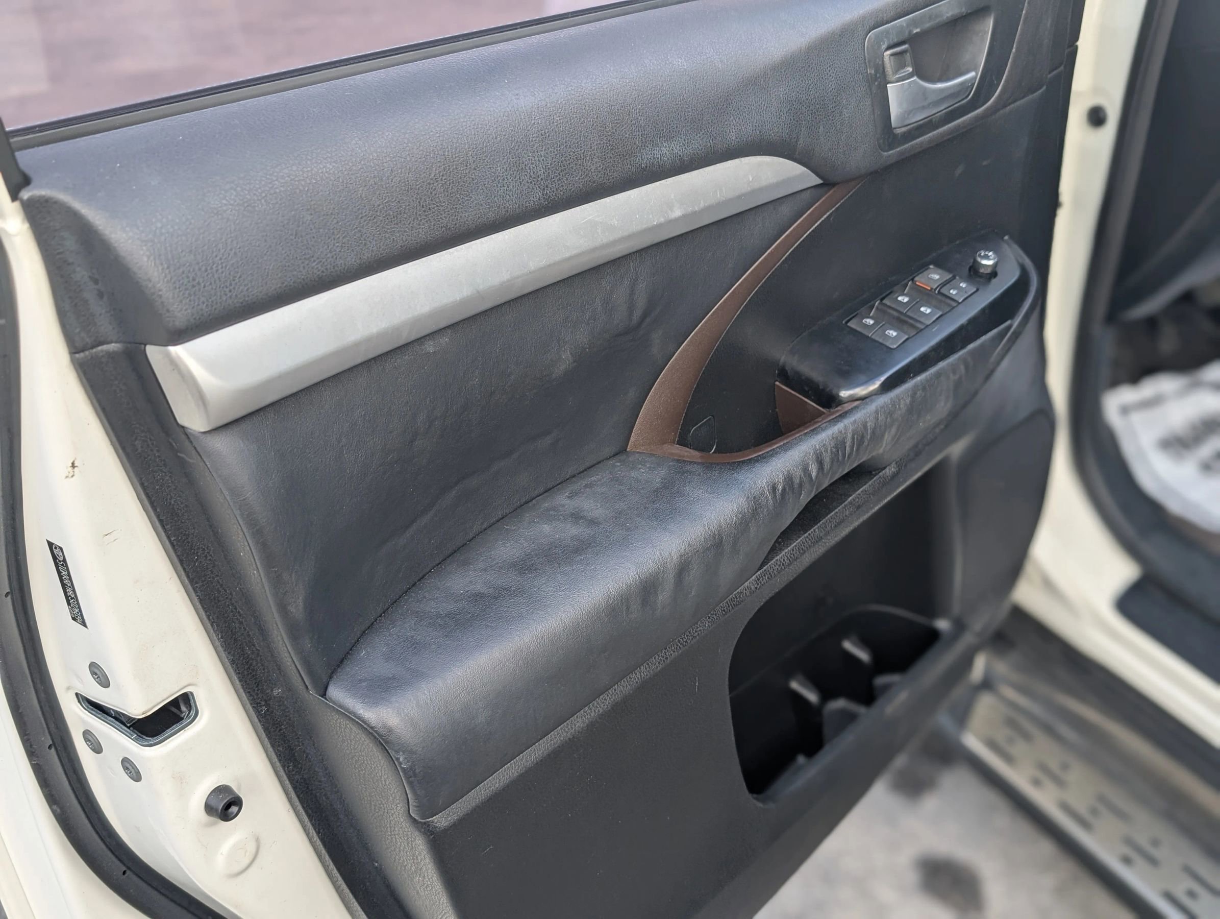 Used 2014 Toyota Highlander XLE FWD image 14