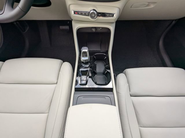 New 2025 Volvo XC40 B5 Plus w/ Protection Package Premier AWD/4WD image 23