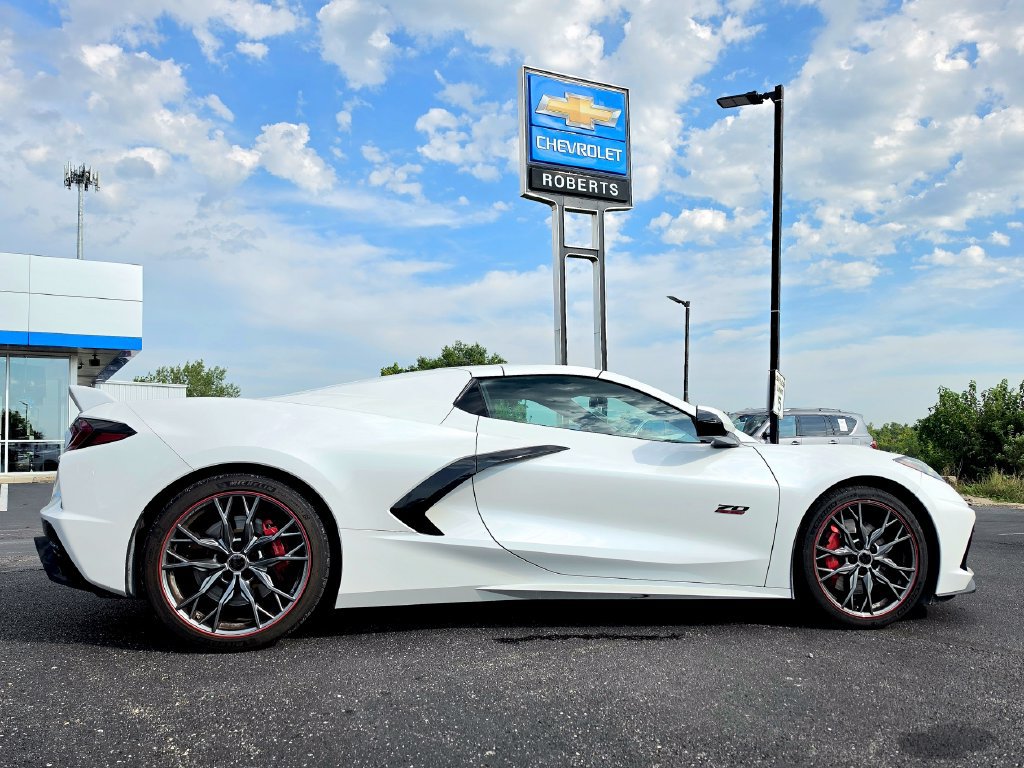 Used 2023 Chevrolet Corvette Stingray Premium Conv w/ Z51 Performance Package RWD image 9
