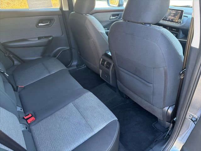 Used 2023 Nissan Rogue SV image 14