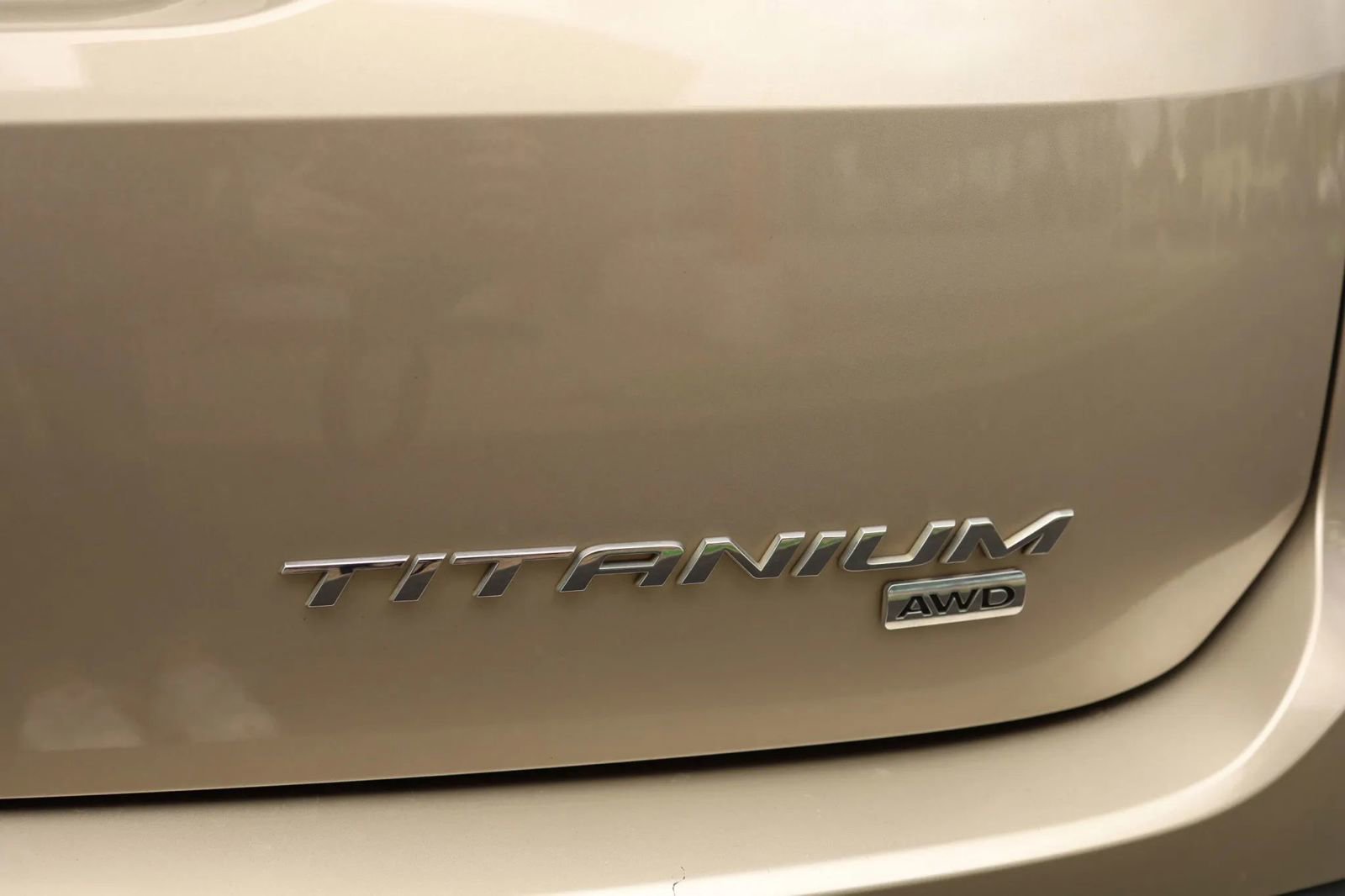 Used 2018 Ford Edge Titanium w/ Ford Safe & Smart Package image 38