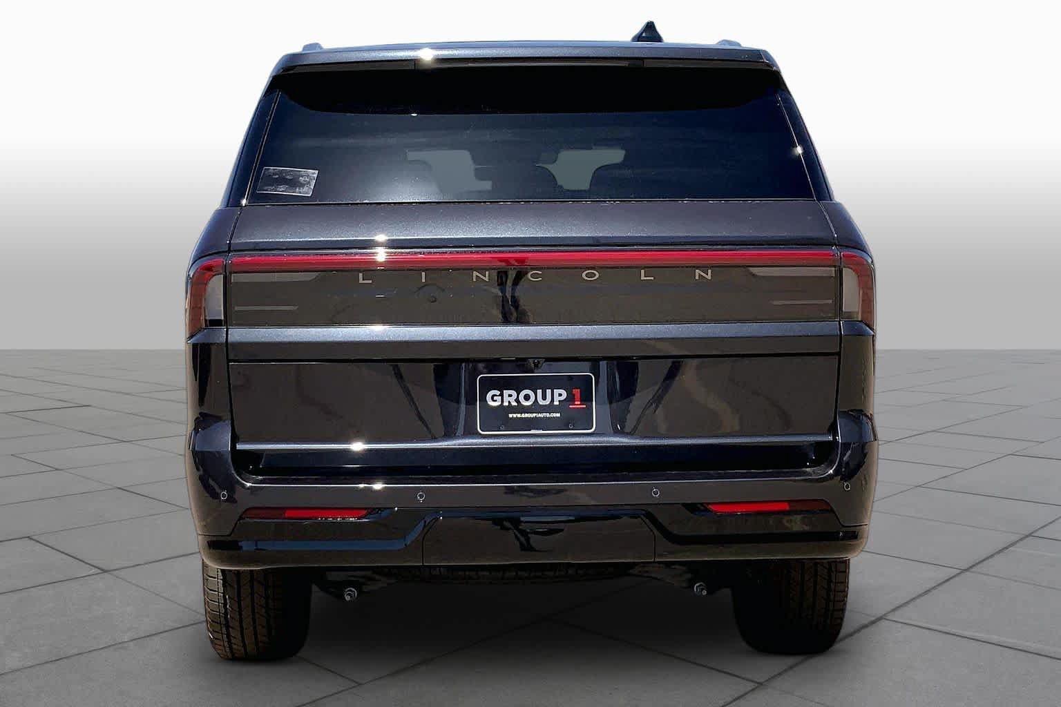 New 2026 Lincoln Navigator Reserve AWD/4WD image 4