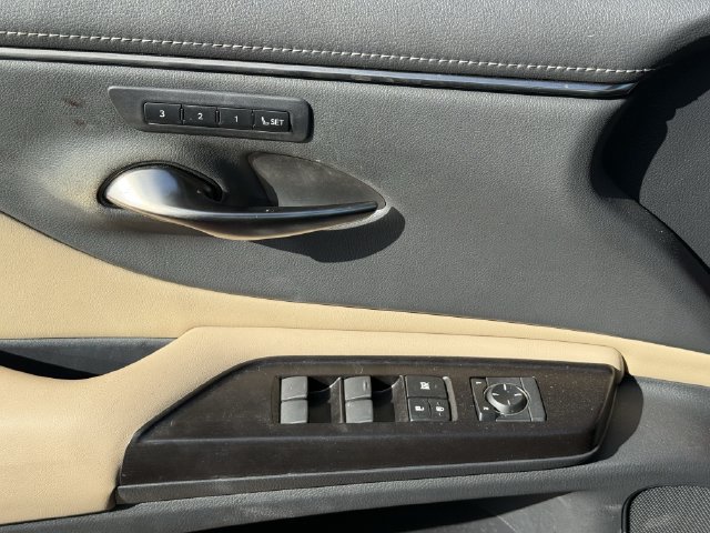 Used 2019 Lexus ES 350 w/ Premium Package FWD image 22