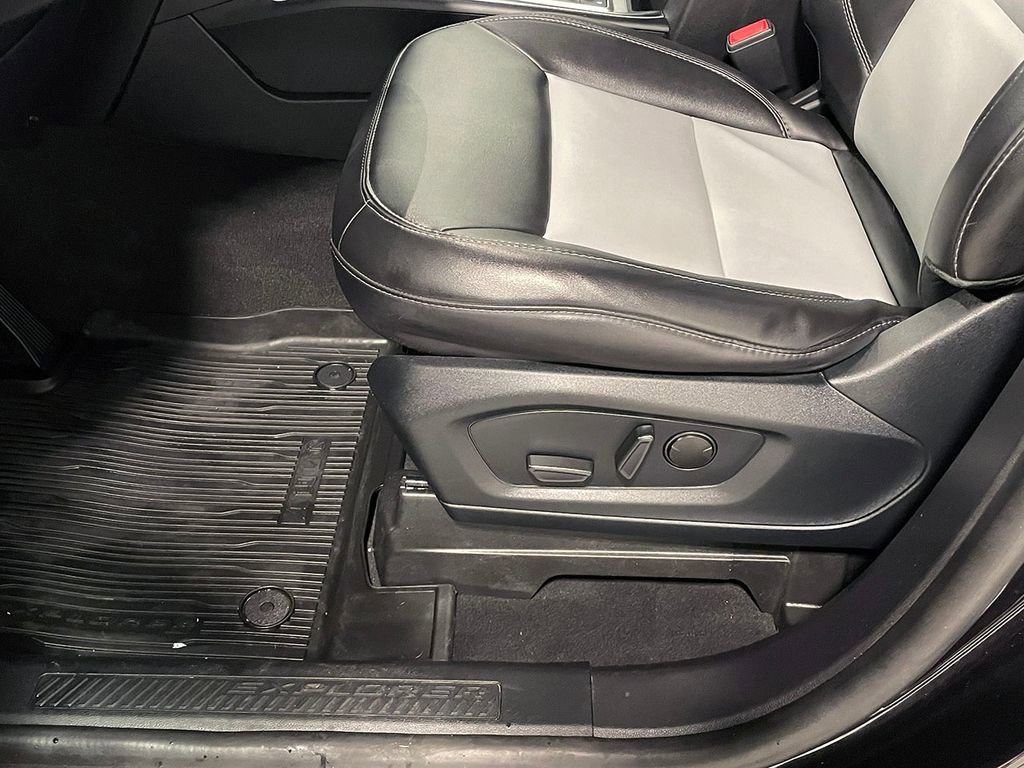 Used 2022 Ford Explorer XLT w/ Equipment Group 202A image 21