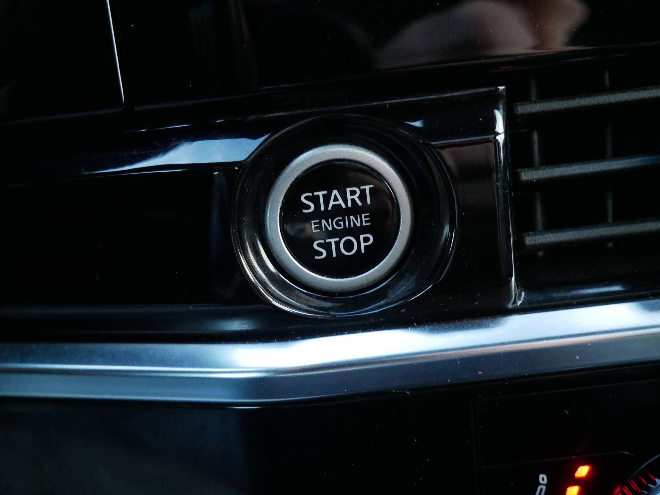 Used 2023 Nissan Pathfinder Platinum image 32