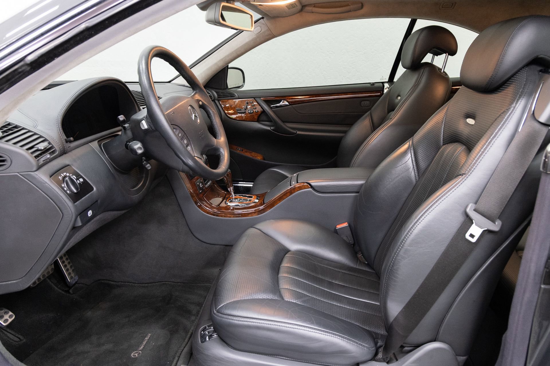 Used 2004 Mercedes-Benz CL 55 AMG image 7