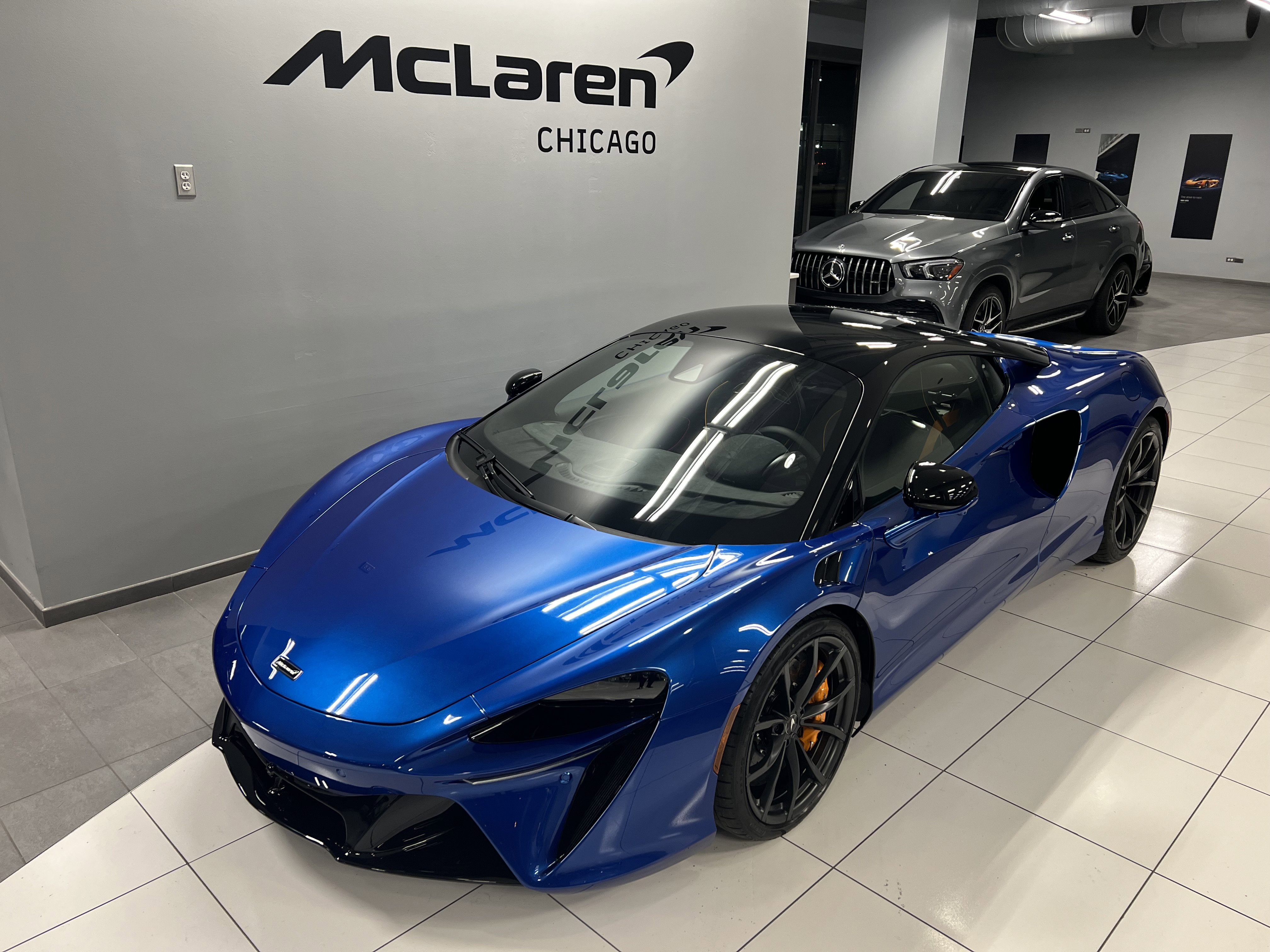 Used 2024 McLaren Artura image 5