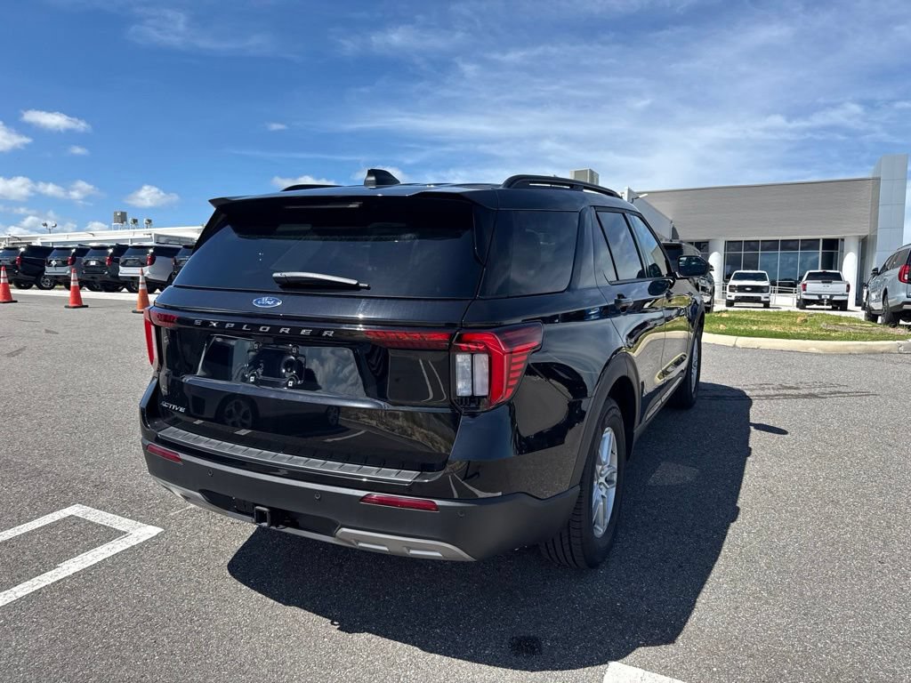 Used 2026 Ford Explorer Active w/ Active Comfort Package RWD image 2