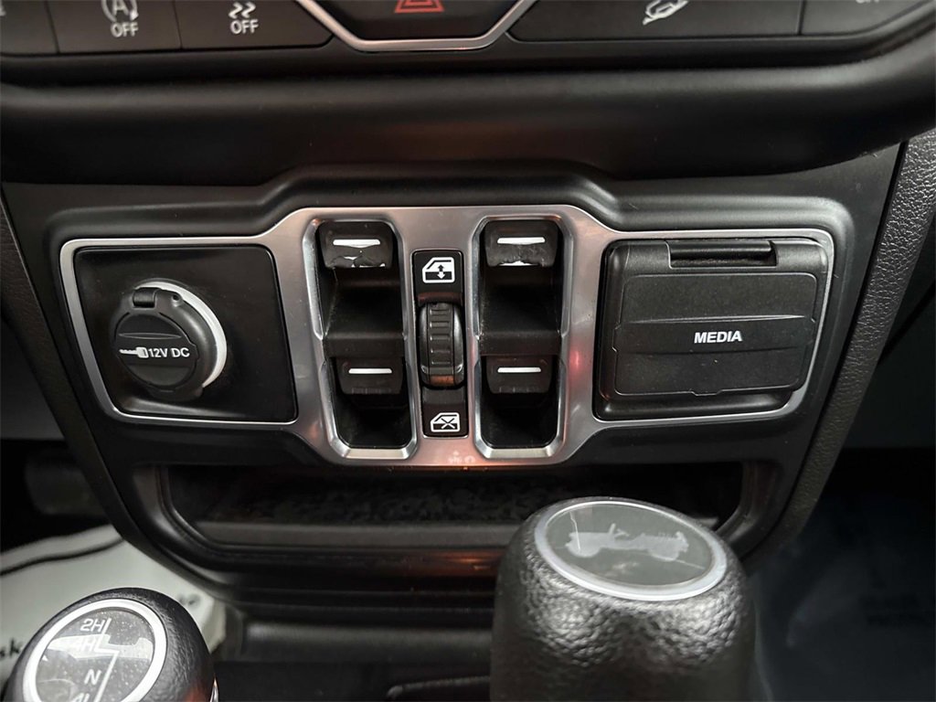 Used 2020 Jeep Wrangler Unlimited Sahara image 20