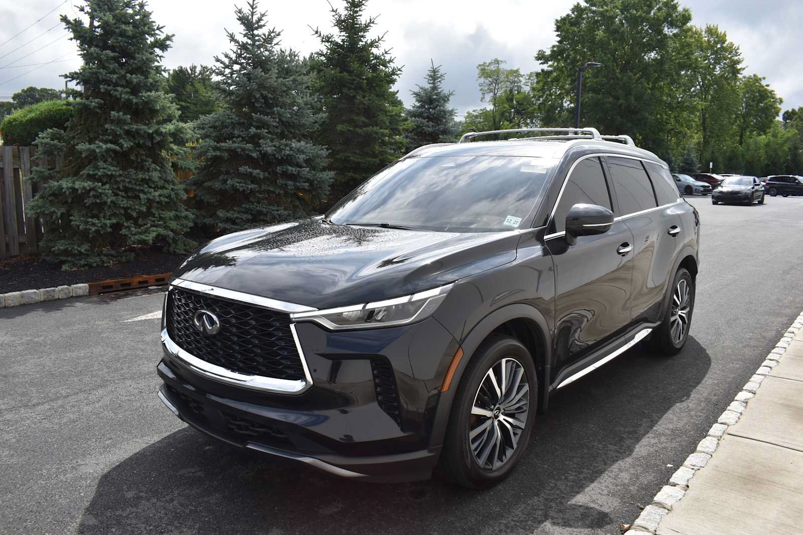 Used 2023 INFINITI QX60 Sensory w/ Vision Package AWD/4WD image 3