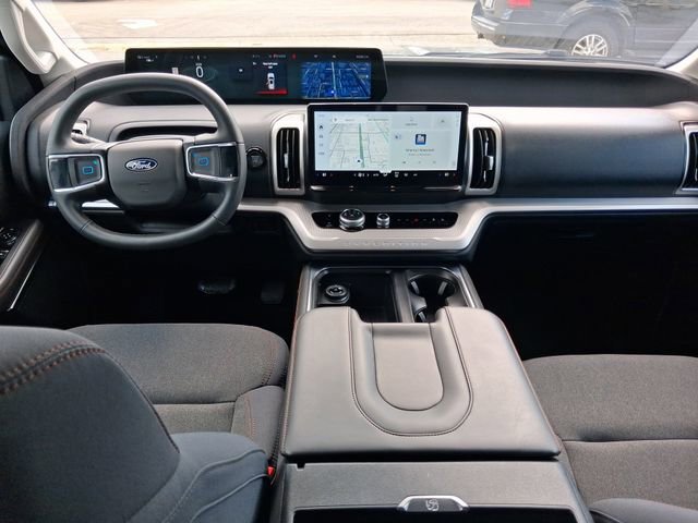 Used 2025 Ford Expedition Active image 7