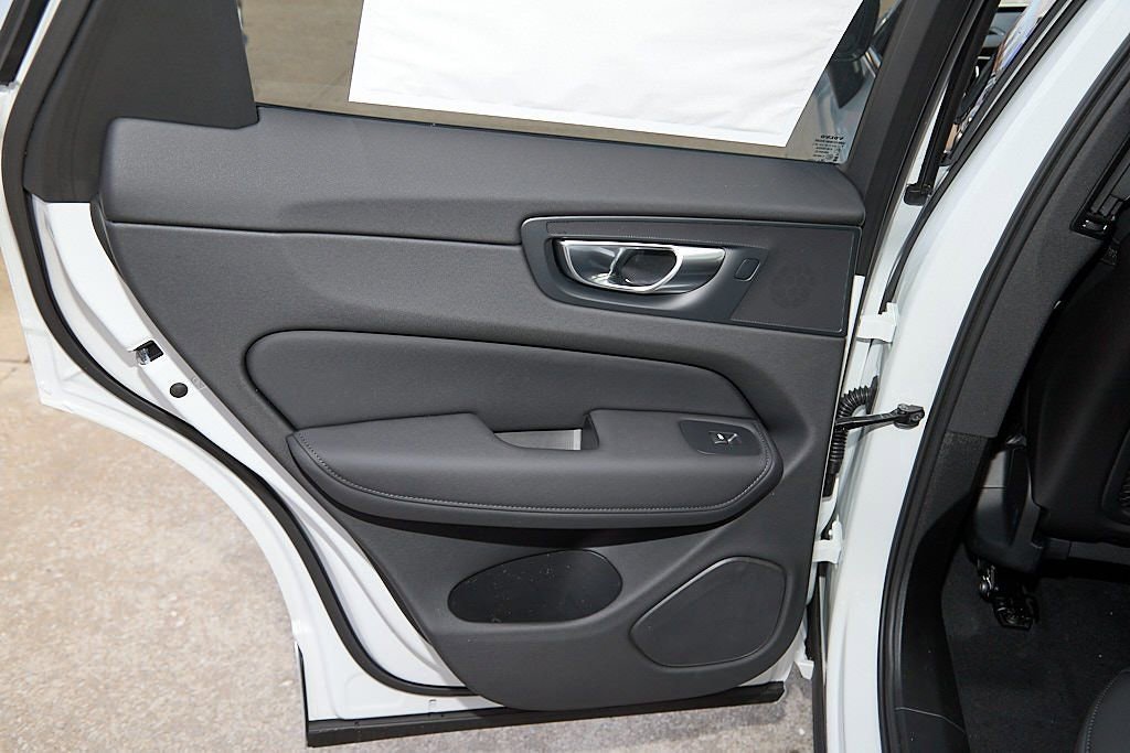 New 2026 Volvo XC60 B5 Plus w/ Climate Package image 18