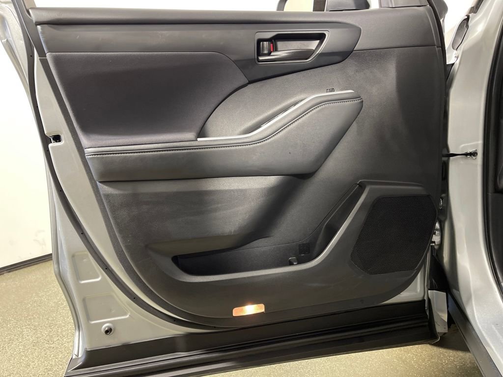 Certified 2025 Toyota Highlander LE image 17