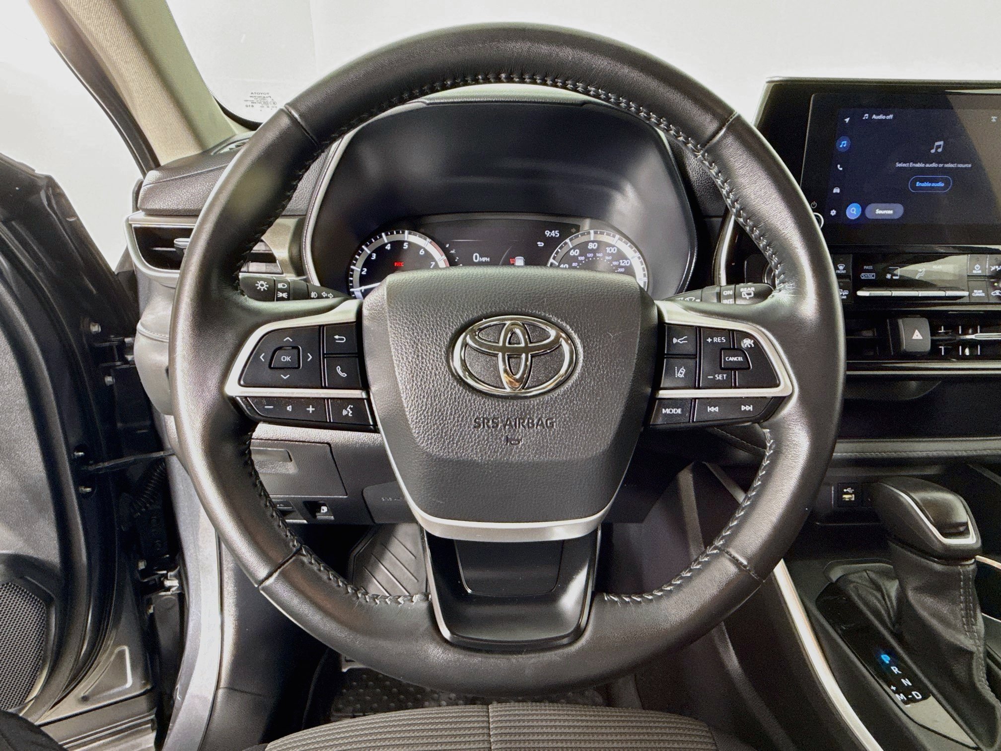 Used 2025 Toyota Highlander LE AWD/4WD image 13