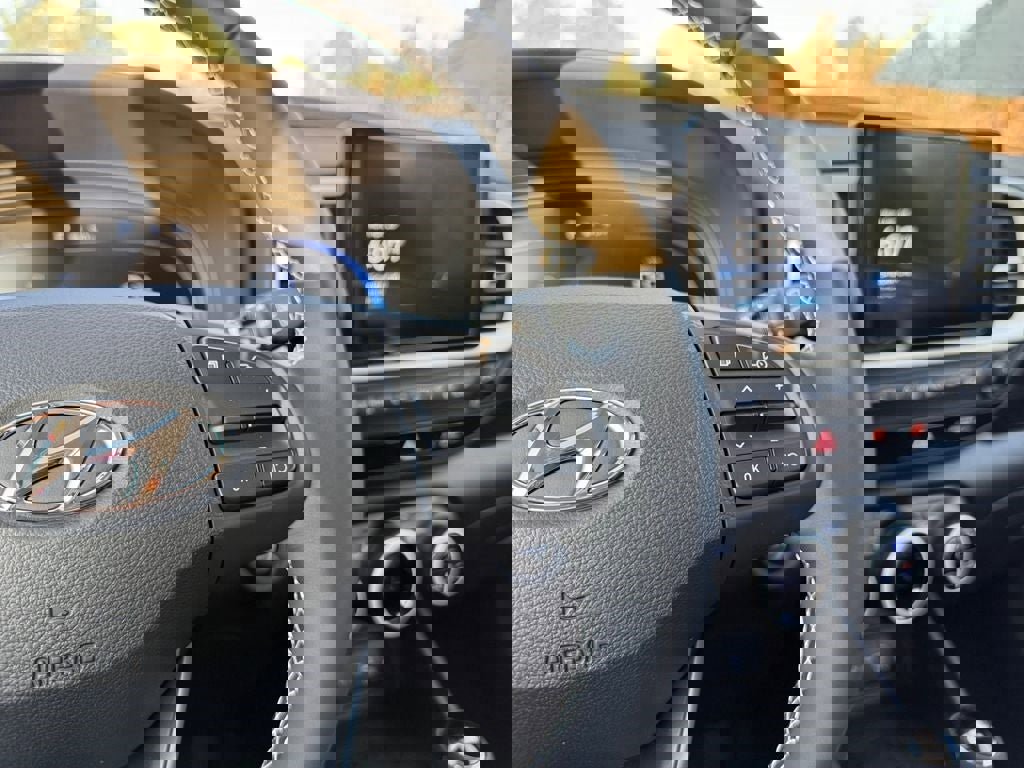 New 2025 Hyundai Venue Limited image 14