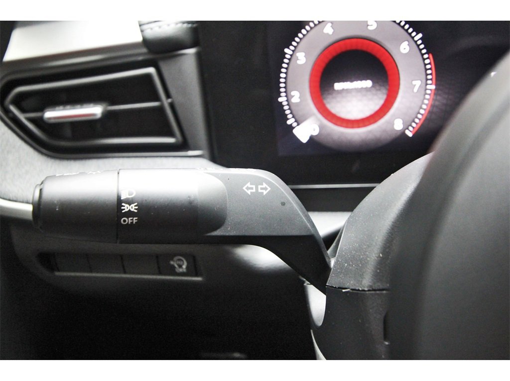 Used 2025 Nissan Kicks SV image 15