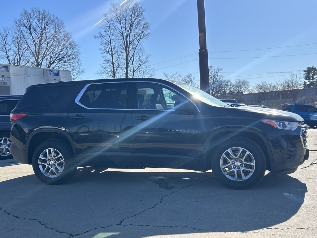 Used 2021 Chevrolet Traverse LS image 5