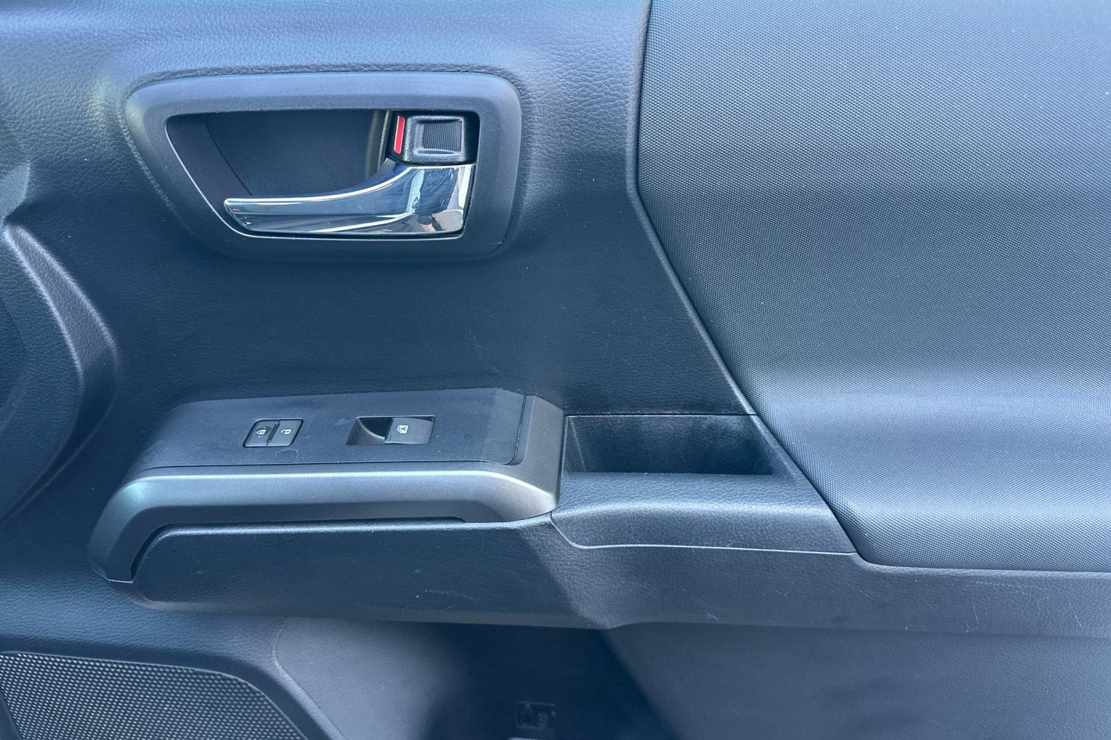 Used 2019 Toyota Tacoma TRD Sport w/ Technology Package image 19