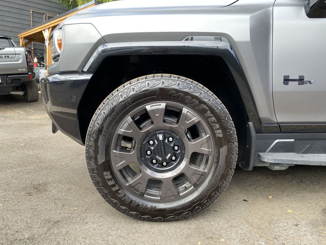 Used 2026 GMC Hummer EV 4x4 Crew Cab w/ Carbon Fiber Edition Package image 11