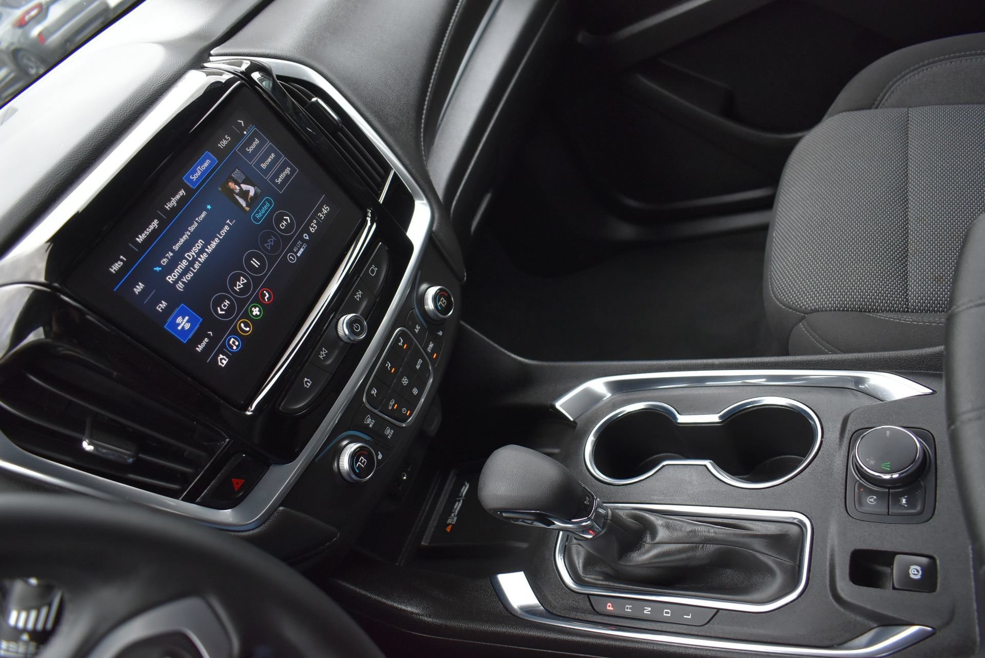 Used 2023 Chevrolet Traverse LT FWD image 25