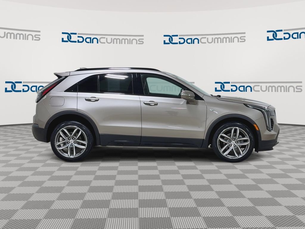 Used 2023 Cadillac XT4 Sport w/ Enhanced Visibility Package image 9