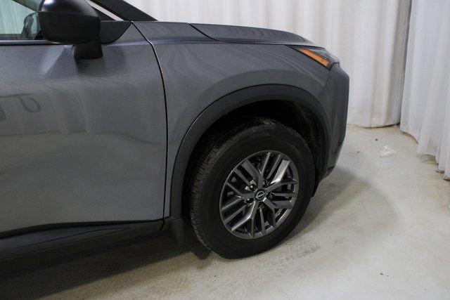 Used 2023 Nissan Rogue S image 11