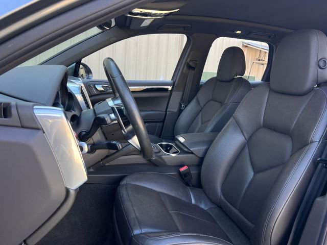 Used 2018 Porsche Cayenne Platinum Edition image 14