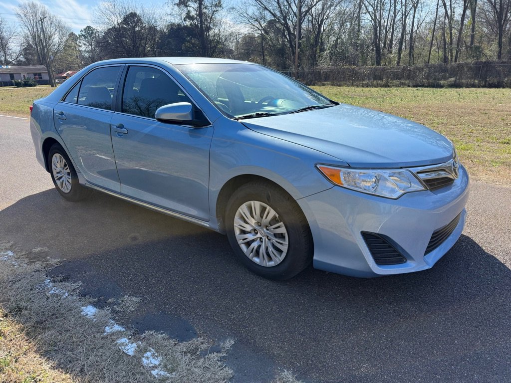 Used 2012 Toyota Camry image 4
