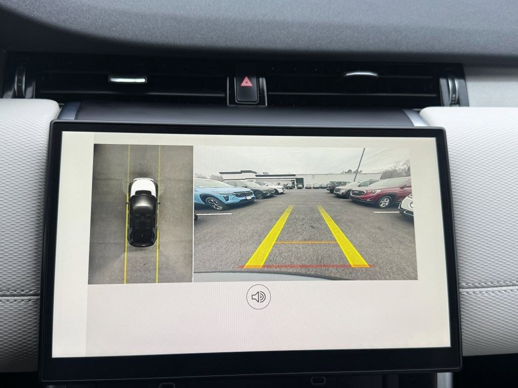 Used 2024 Land Rover Discovery Sport Dynamic SE image 18