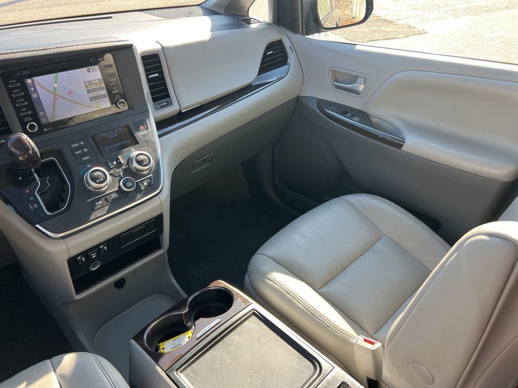 Used 2018 Toyota Sienna XLE w/ XLE Navigation Package image 24