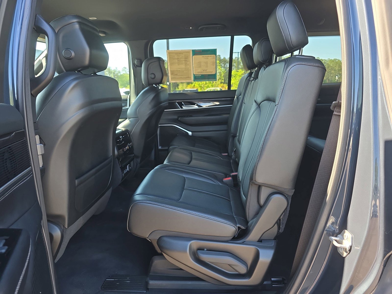 Used 2024 Jeep Wagoneer 4WD image 17