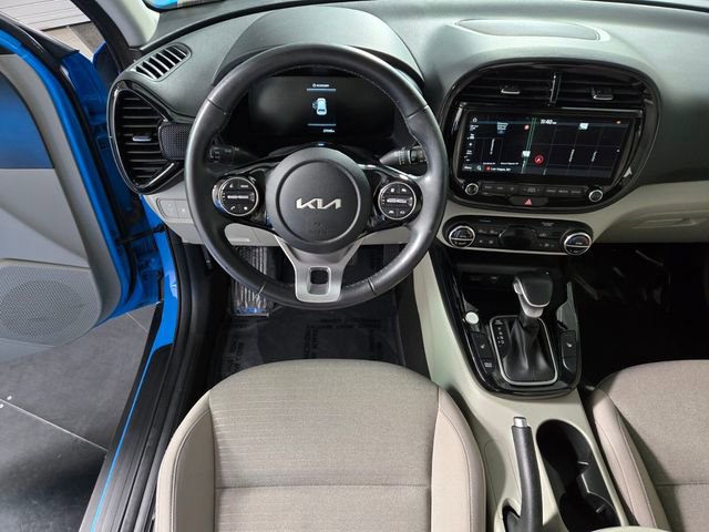 Used 2023 Kia Soul EX image 16
