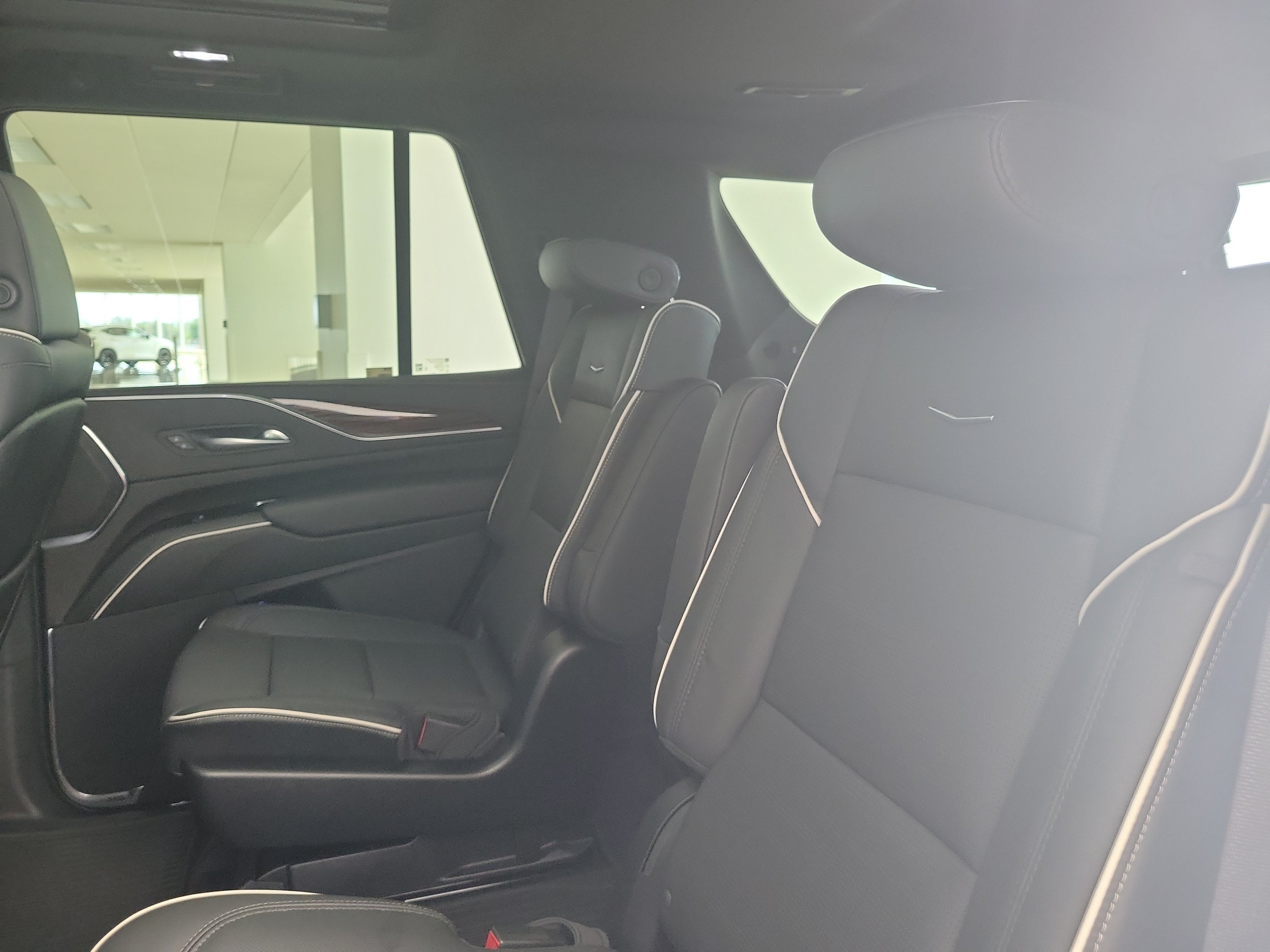 Used 2023 Cadillac Escalade Premium Luxury RWD image 15