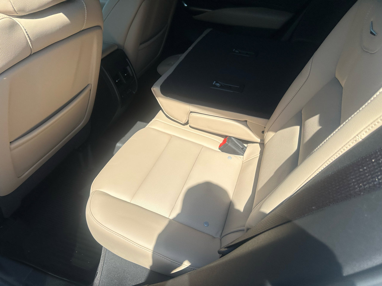 Used 2025 Cadillac XT4 Premium Luxury w/ Technology Package image 13