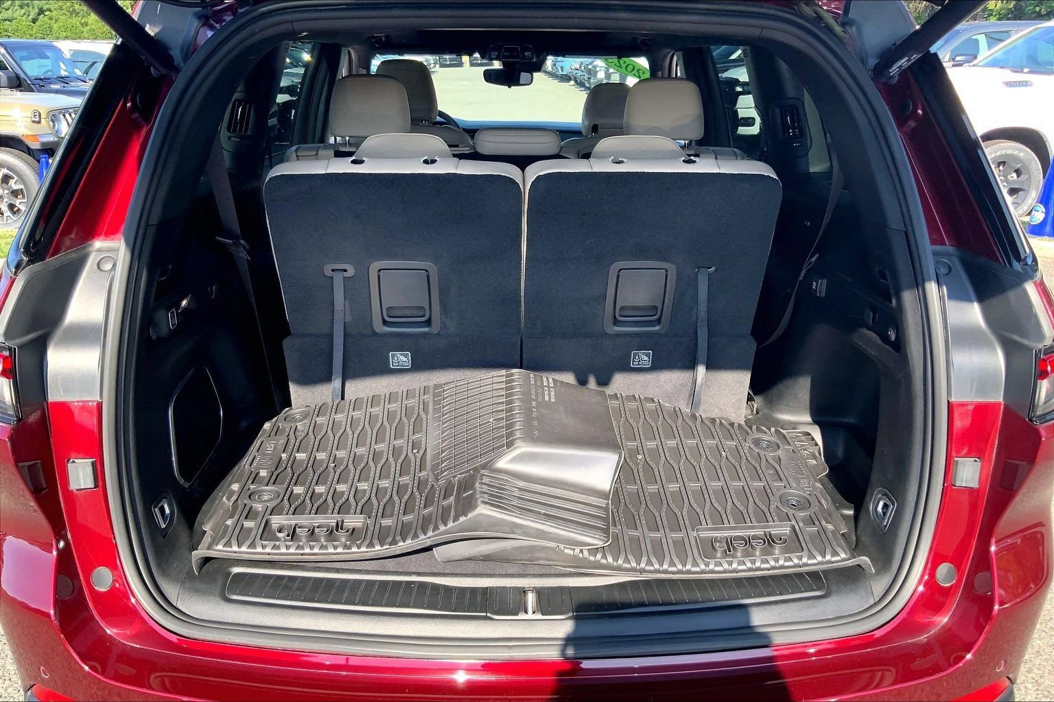 Certified 2023 Jeep Grand Cherokee L Limited w/ Black Appearance Package AWD/4WD image 9