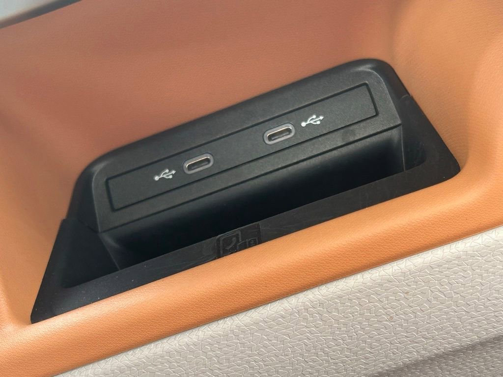 Used 2025 Volkswagen ID. Buzz 1st Edition image 32