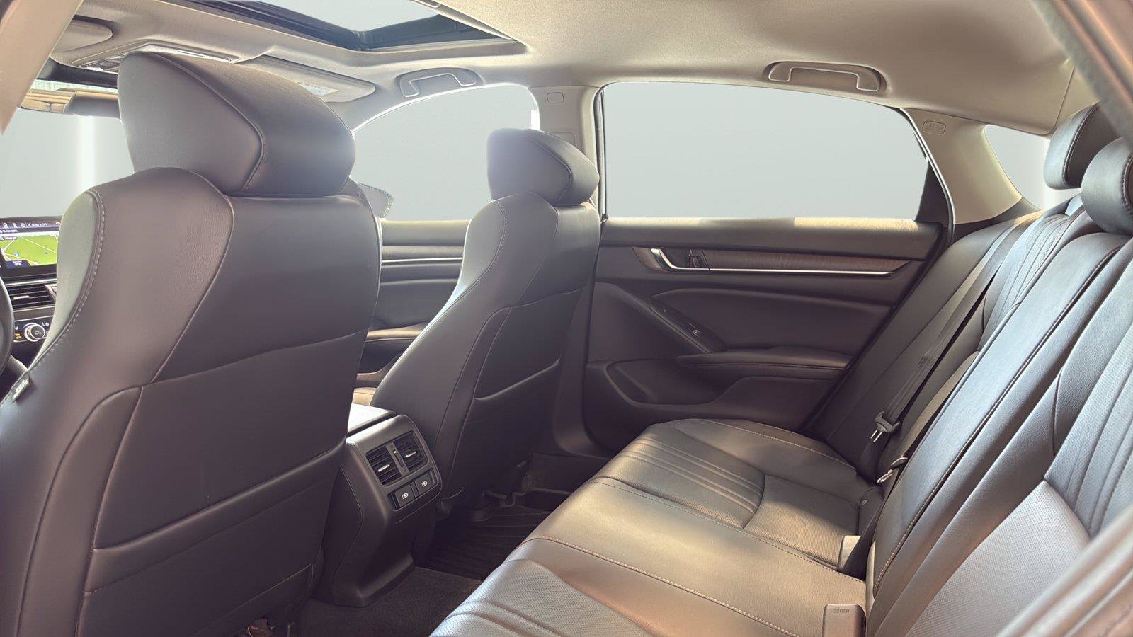 Used 2021 Honda Accord Touring image 19