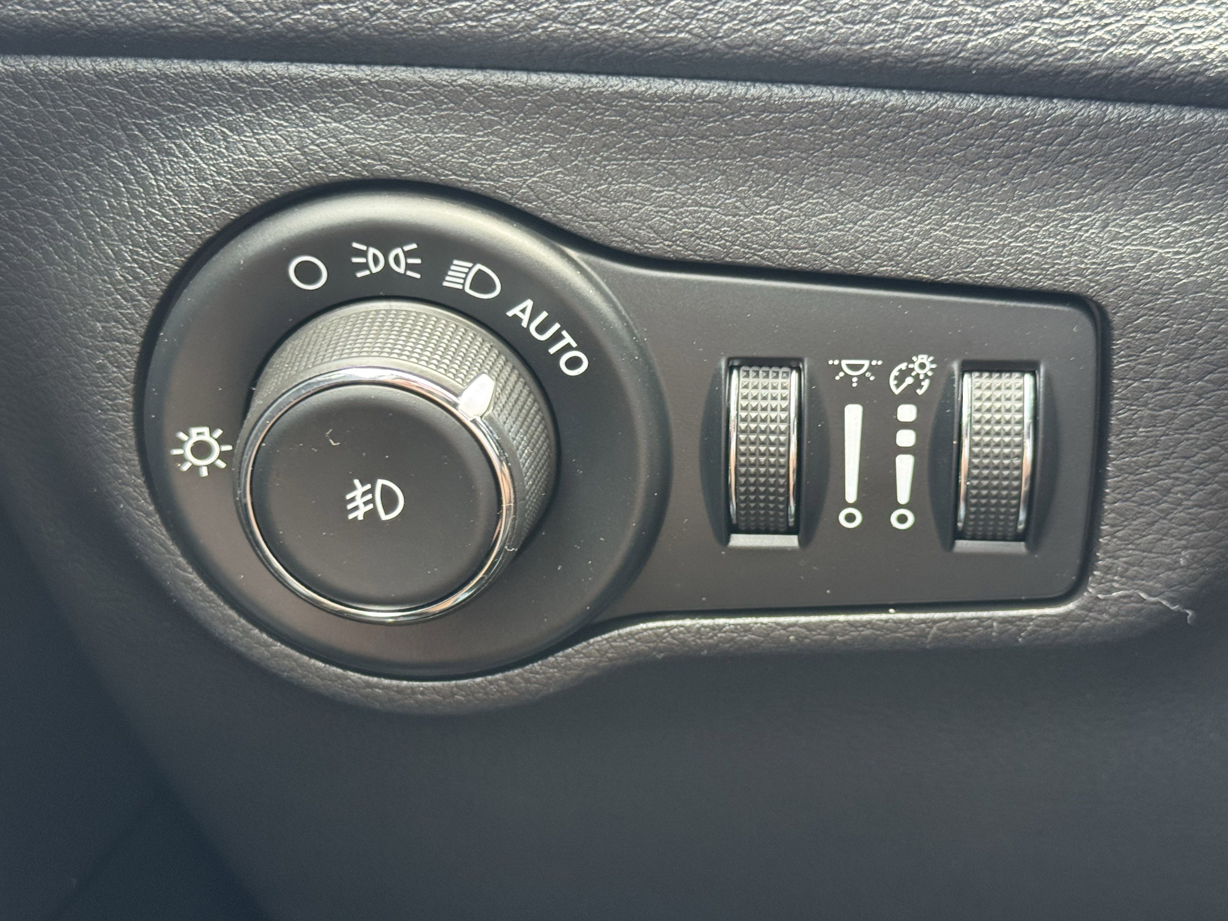 Used 2020 Jeep Compass Limited image 22