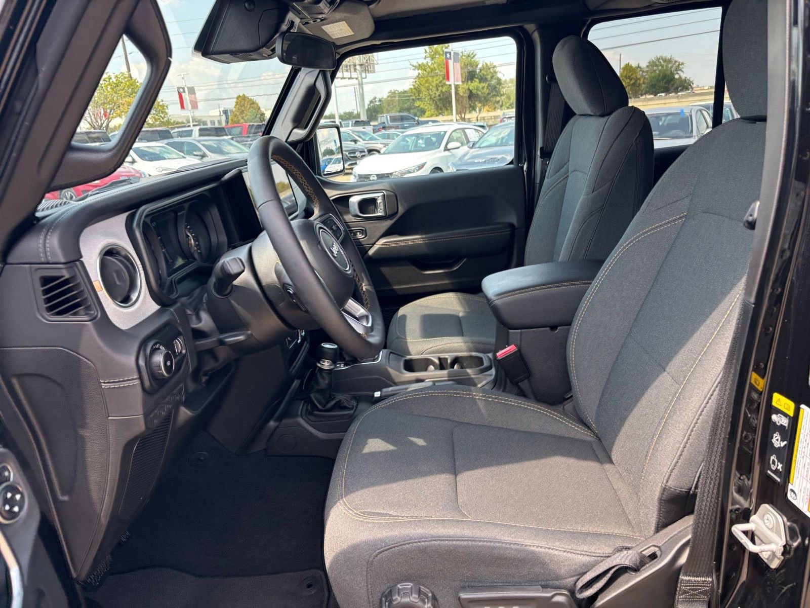 Used 2025 Jeep Wrangler Sahara image 24