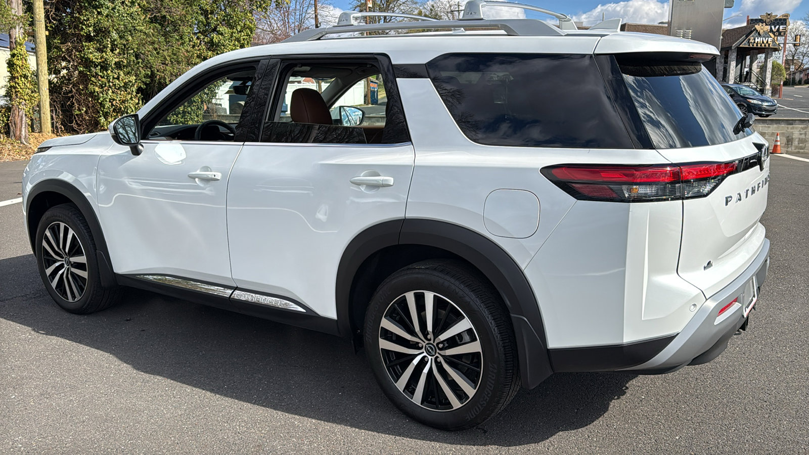 Certified 2025 Nissan Pathfinder Platinum w/ Cargo Package image 24