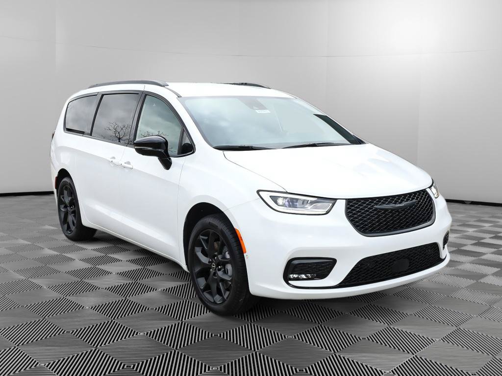 New 2026 Chrysler Pacifica Select w/ S Appearance Package AWD/4WD image 10