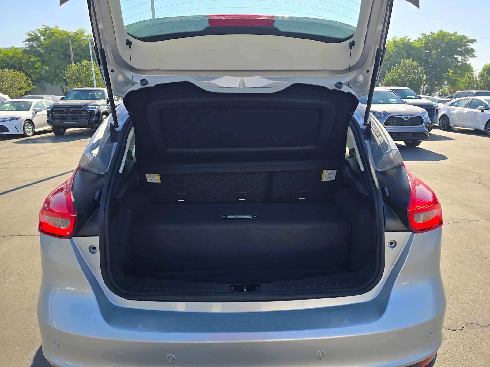 Used 2018 Ford Focus Electric Hatchback FWD image 14