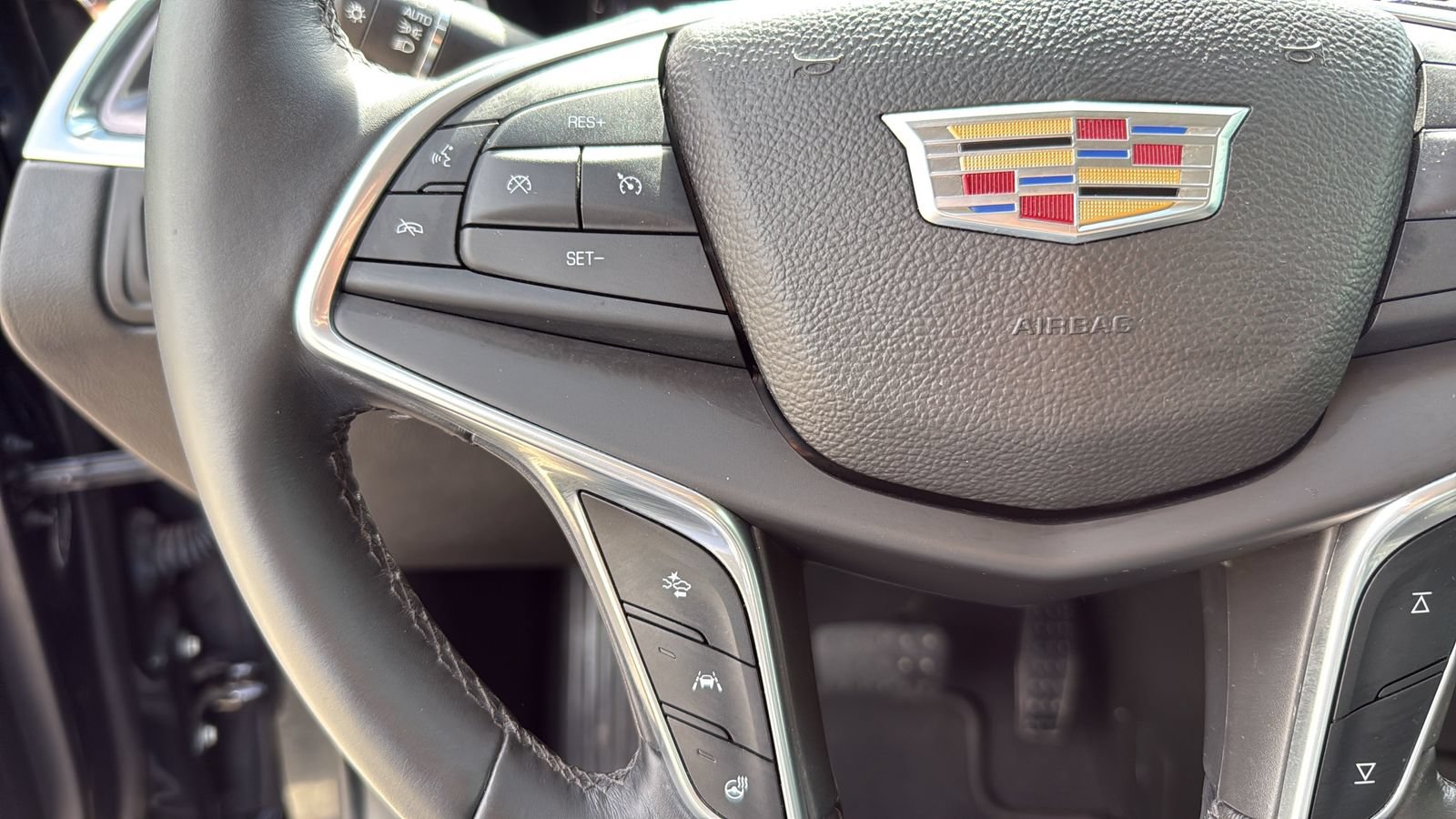 Used 2017 Cadillac XT5 Luxury w/ Driver Awareness Package FWD image 16