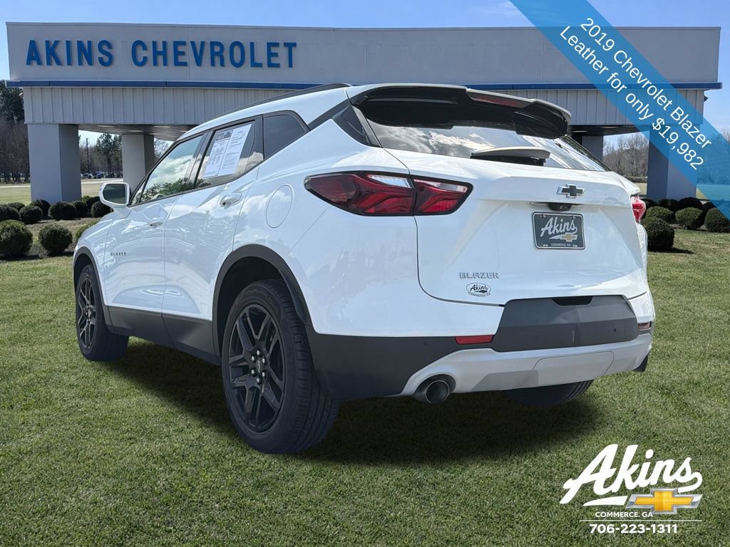 Used 2019 Chevrolet Blazer LT w/ Sun and Wheels Package FWD image 2