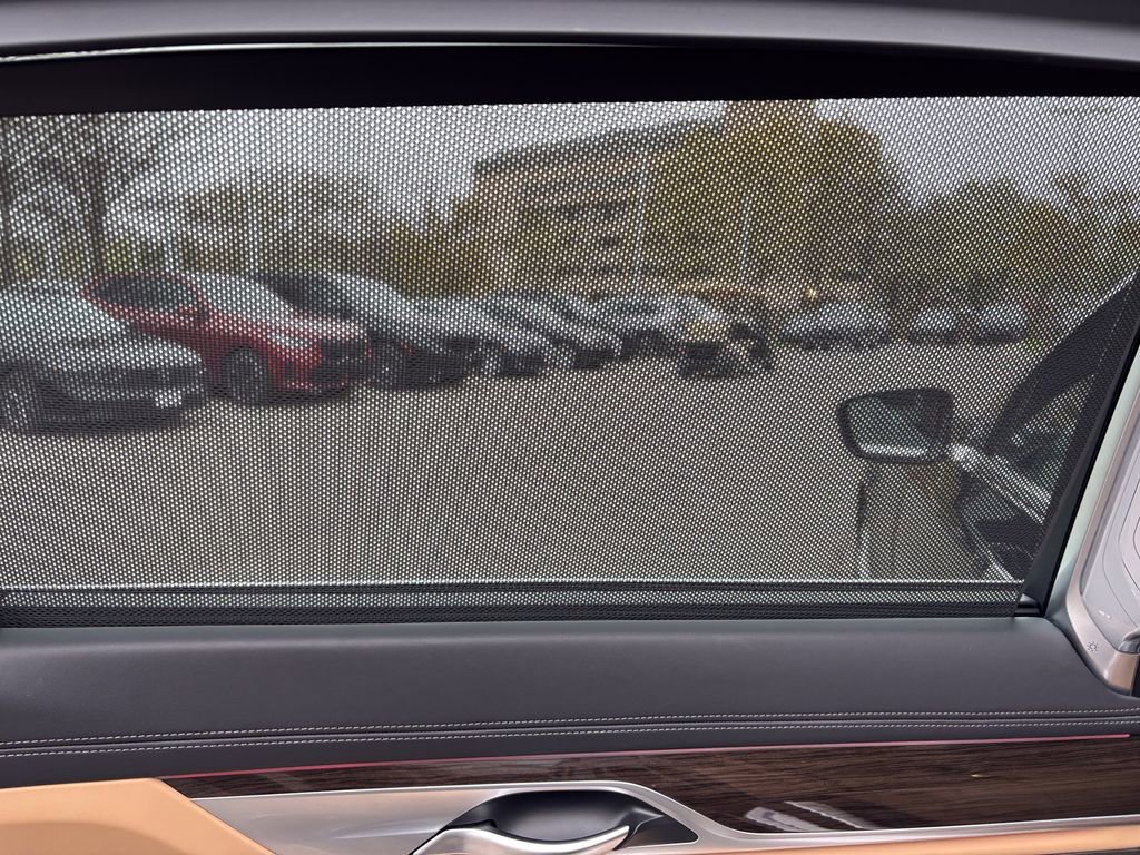 Certified 2022 BMW 750i xDrive w/ Executive Package image 52